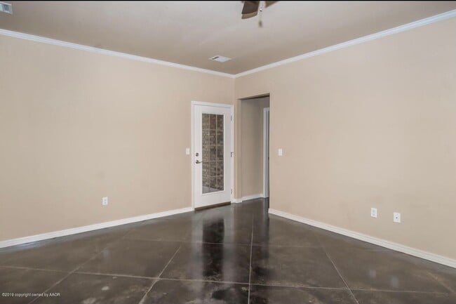 Building Photo - Located in Heritage Hills 4/2/2