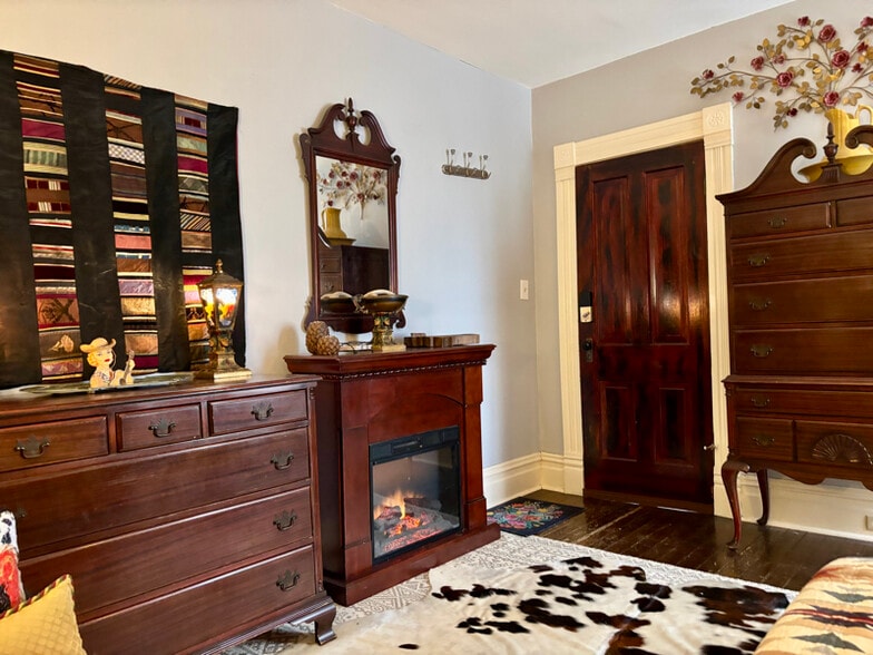 Building Photo - 425 S Washington St