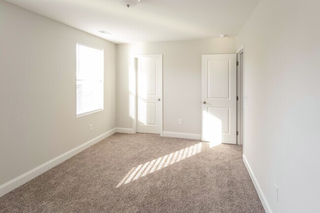Building Photo - 393 Trevally Ct