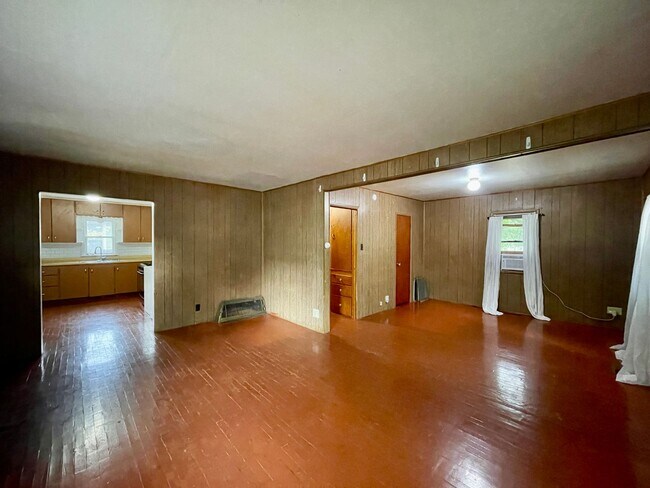 Building Photo - ALL UTILITIES INCLUDED!