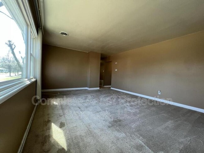 Building Photo - 7728 Catalpa Ave