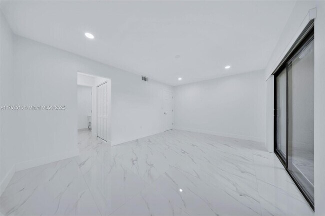 Building Photo - 10136 NW 41st St
