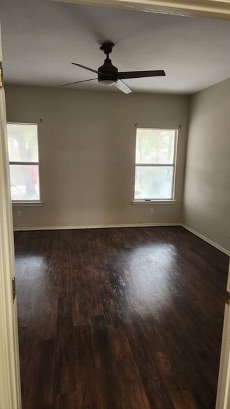 Building Photo - 2402 Sierra Ct