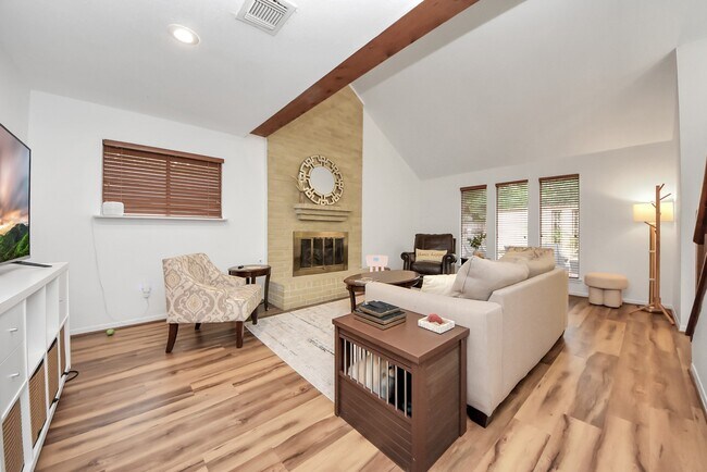 Building Photo - 18 N Deerfoot Cir