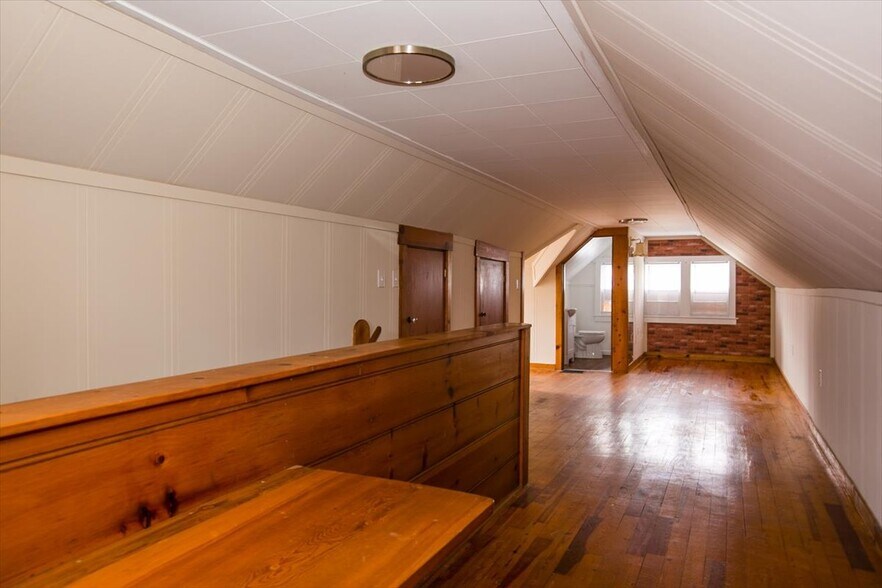 Master bedroom - 148 Niagara Ave