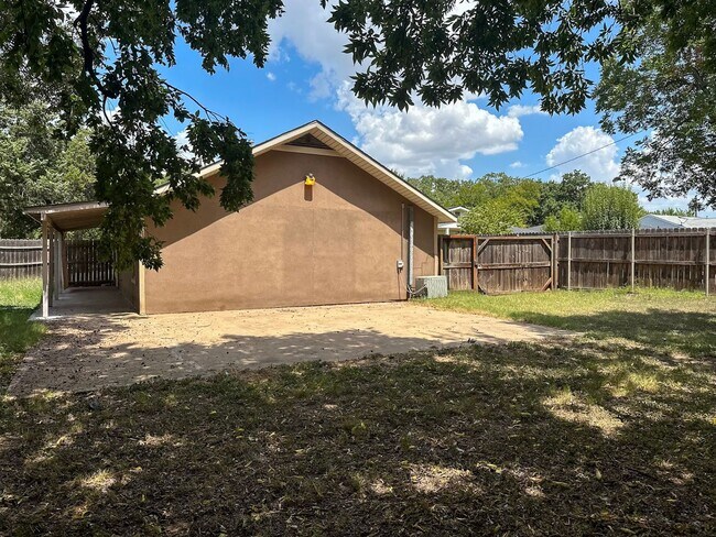 Building Photo - 5214 Lane St