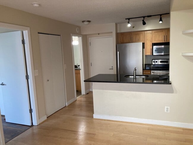 Building Photo - 1 BR Condo at The Chase in Downtown Bethes...