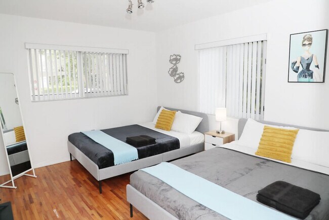 Building Photo - 219 Antilla Ave