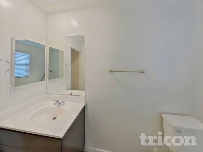 Building Photo - 40605 W Nicole Ct