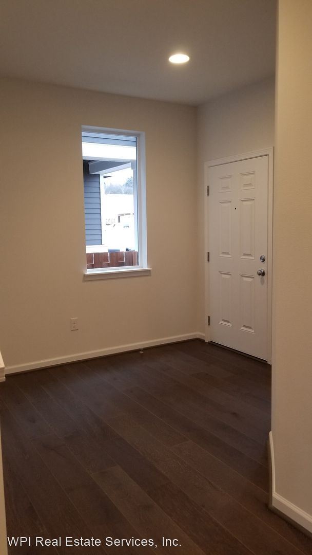 Building Photo - 4 br, 2.5 bath House - 4617 31st Ave SE Un...