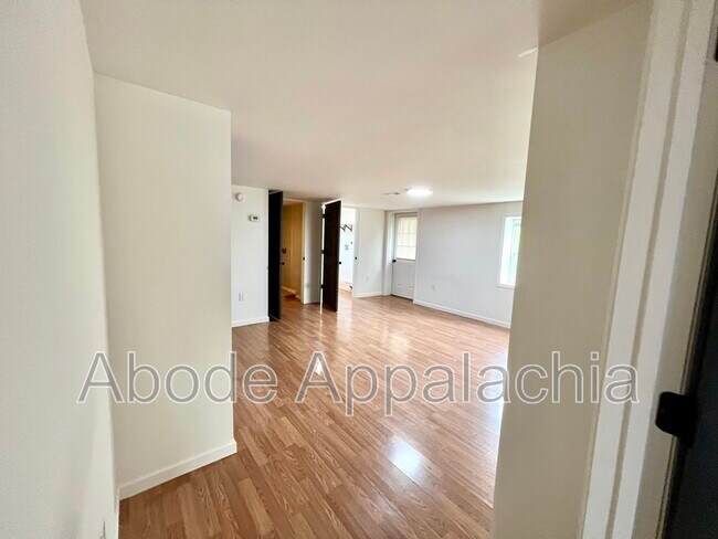 Building Photo - 1233 Collins Hwy