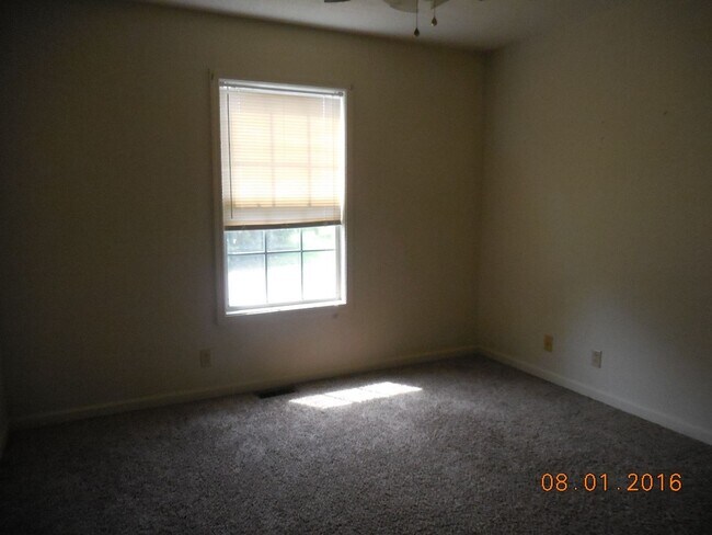Building Photo - 223 Jim Thorpe Dr