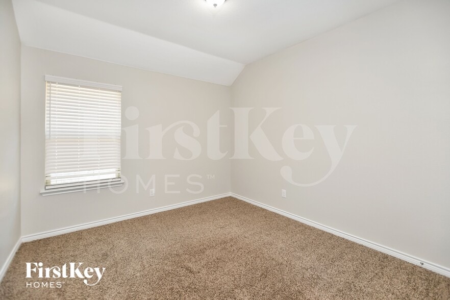 Building Photo - 808 Fredericktown Rd