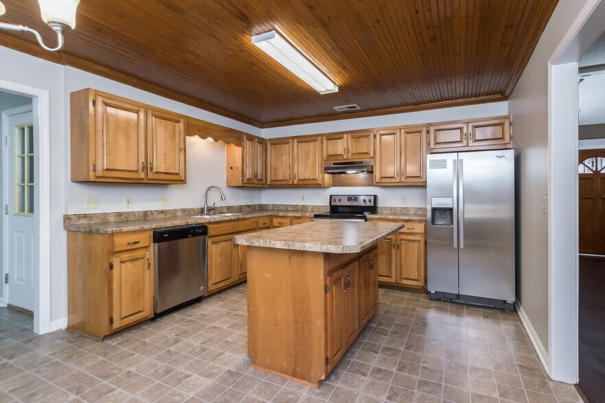 Building Photo - 10149 Phillips Dr