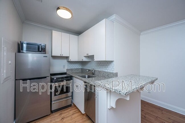 Building Photo - 338 King St