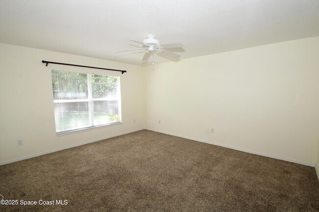 Building Photo - 2295 Botanica Cir