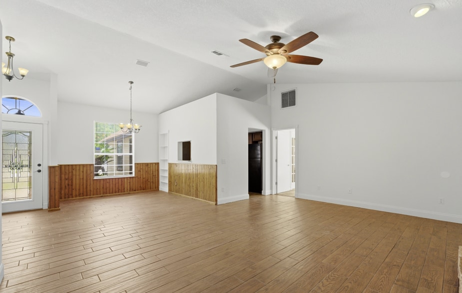Building Photo - 2162 Saint Martins Dr E