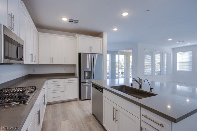 Building Photo - 2555 Hampton Rd