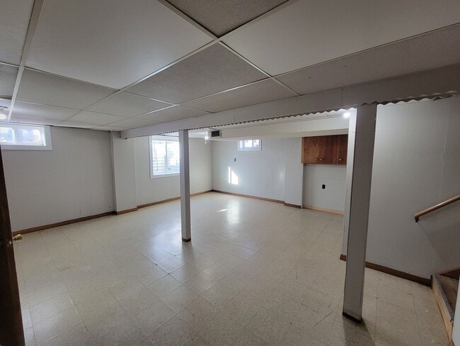 Building Photo - 3 Bedroom House with Large Garage