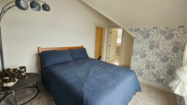 Building Photo - Fully Furnished House plus Mother-in-law suite - Lake Views & Access - Winter Rental Only