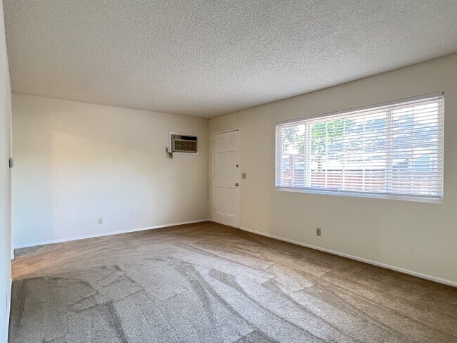 Building Photo - Charming Duplex Near Downtown Santa Rosa!