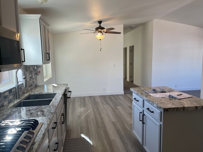 Building Photo - Beautifully updated Mobile Home in Carson ...