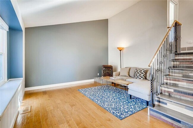 Building Photo - Lovely Louisville Home for Lease! Darling Dutchcreek Home on Dahlia!