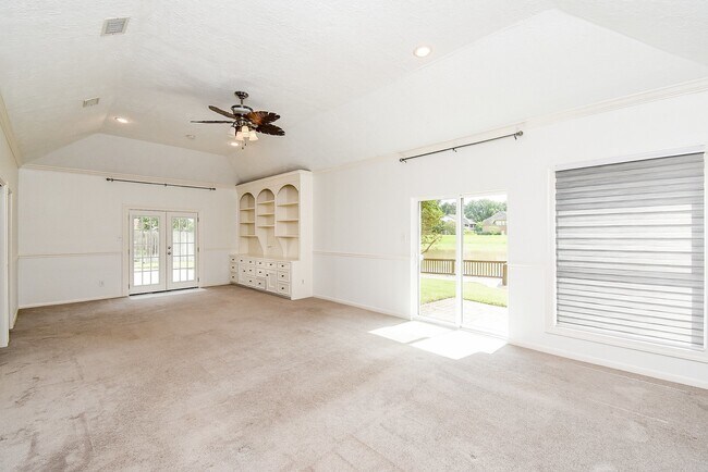 Building Photo - 1231 Creekford Cir