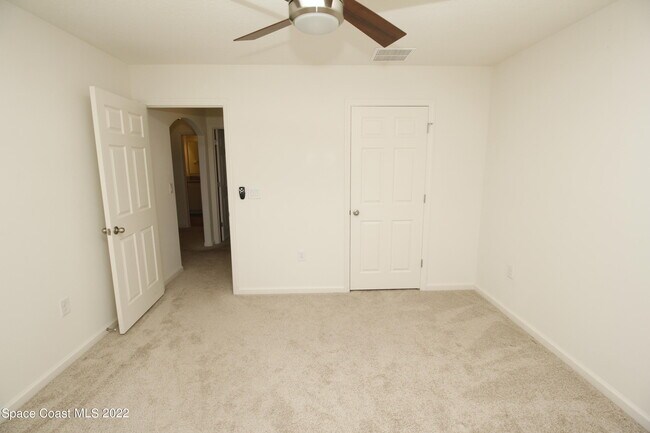 Building Photo - 884 Musgrass Cir