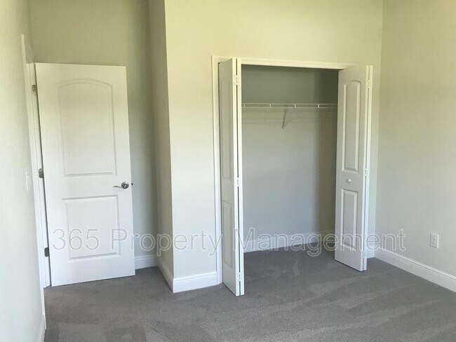 Building Photo - 3044 S Haberland Blvd