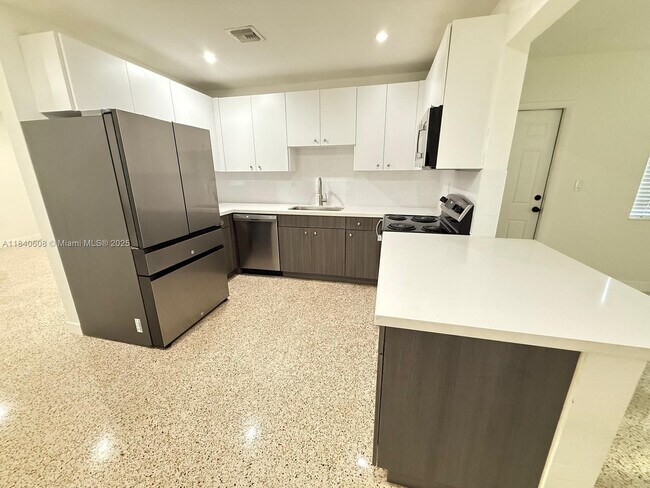 Building Photo - 11011 SW 79th Ave