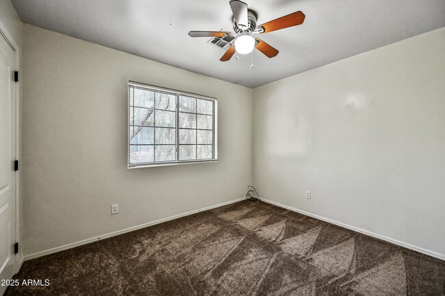 Building Photo - 2419 W Vista Ave