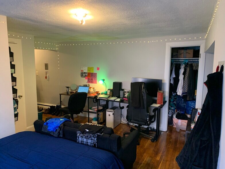 Building Photo - 12 Keswick St