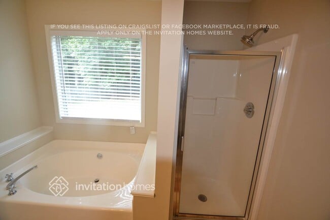 Building Photo - 1564 Snow Hill Dr