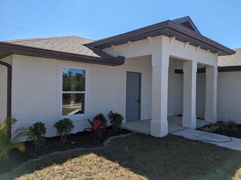 Building Photo - 5396 Gulfport Ter