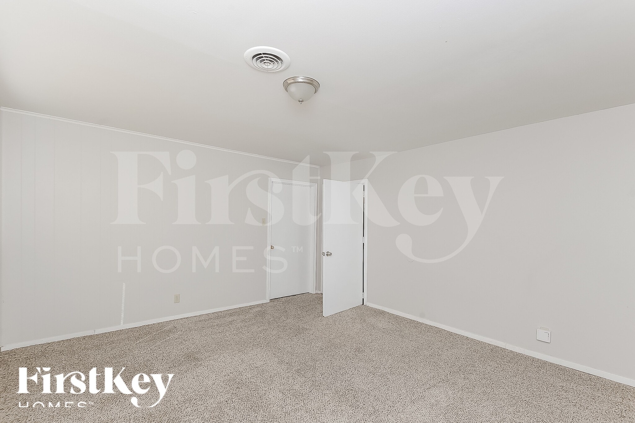 Building Photo - 2202 Lockwood Dr