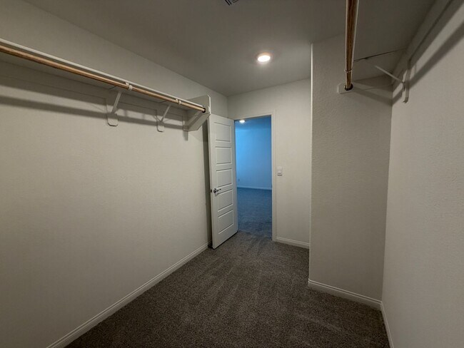 Building Photo - New Build - Never Lived In