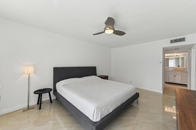 Building Photo - 3580 S Ocean Blvd