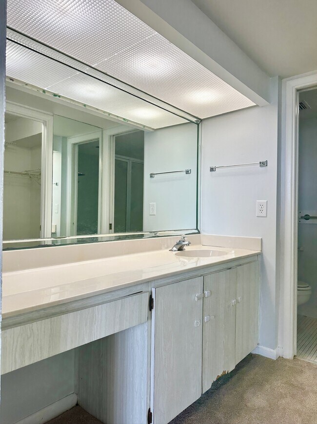 Building Photo - 2617 Cove Cay Dr
