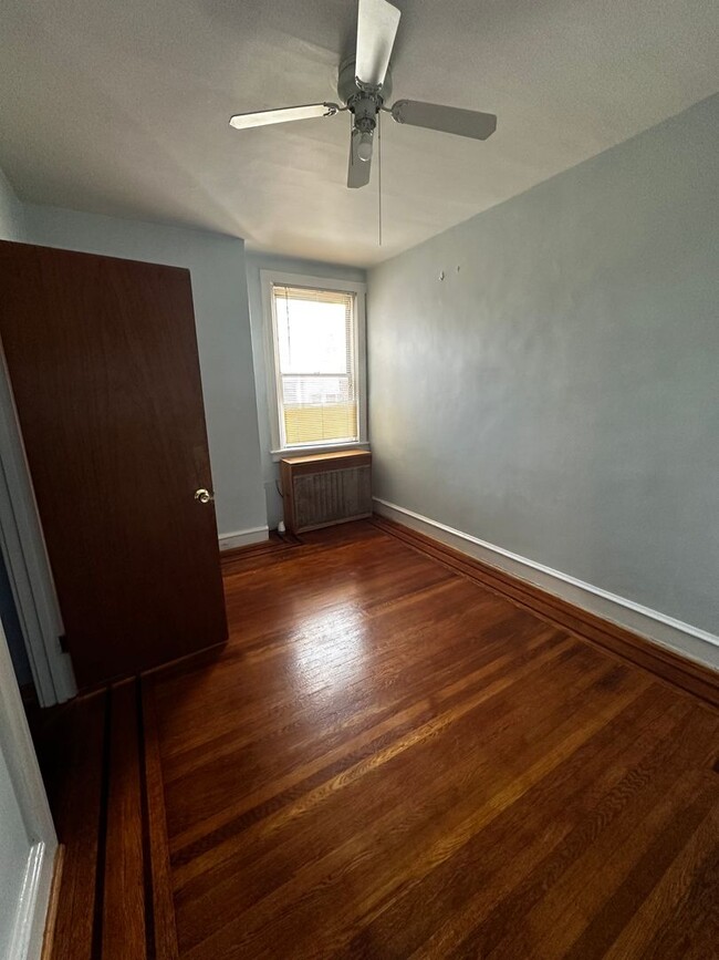 Building Photo - Welcome Home! Well-kept West Passyunk 3 Be...