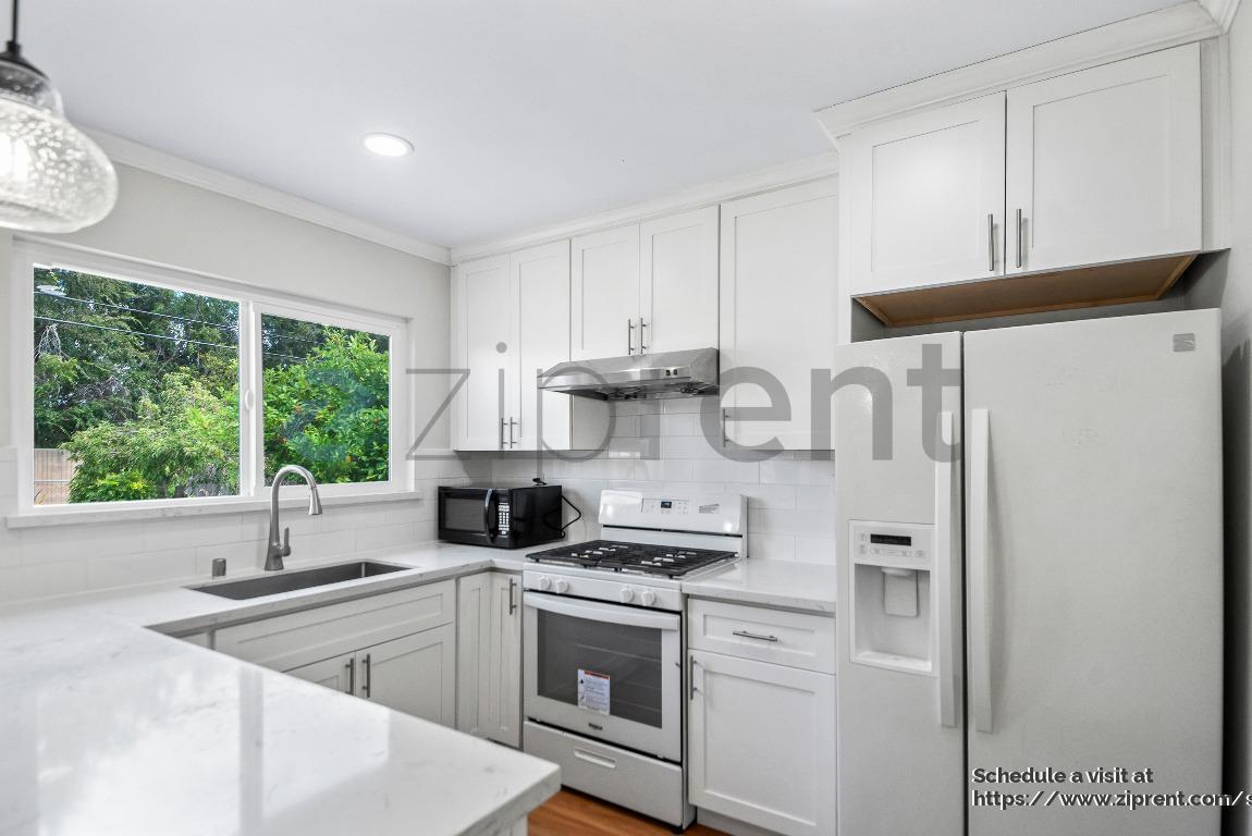 Building Photo - 8367 Cavalier Ln