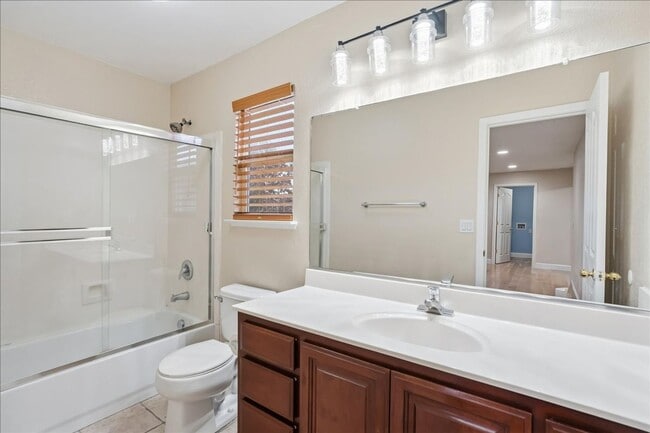 Building Photo - 70 Arches Cir