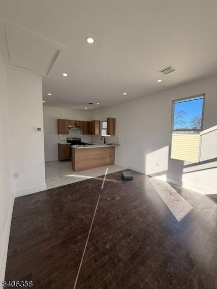 Building Photo - 69 Brookdale Ave