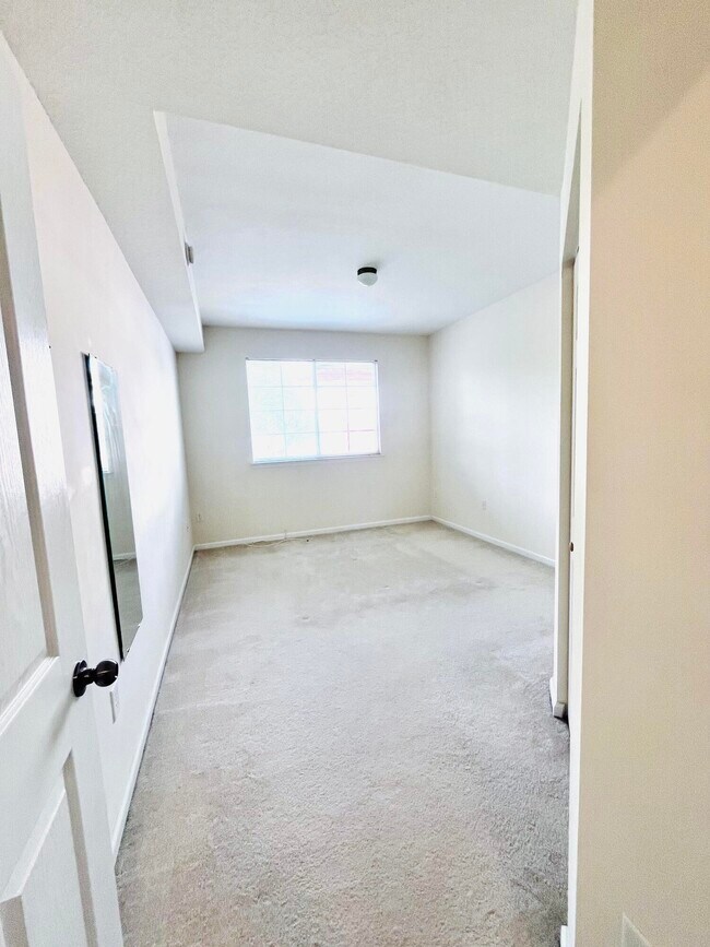 Building Photo - 9905 Baywinds Blvd