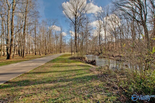 Building Photo - 32 Hillcrest Ave NW