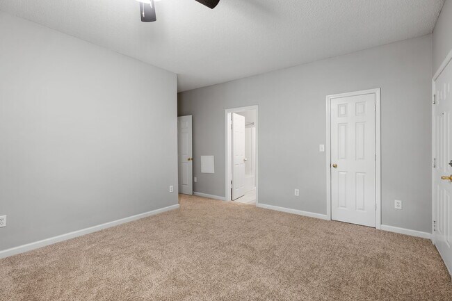 Building Photo - 3002 Greystone Pt