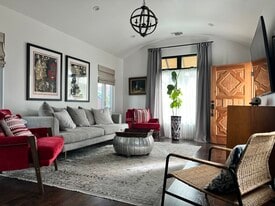 Building Photo - 532 W 40th St