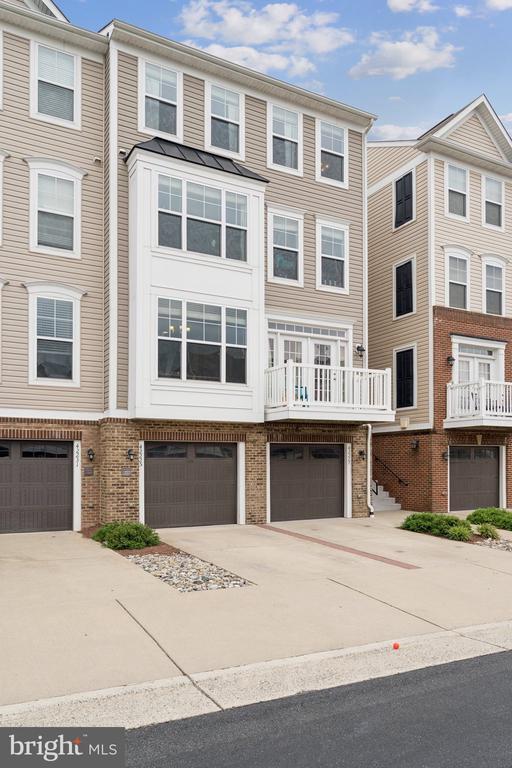 Building Photo - 42227 Canary Grass Square