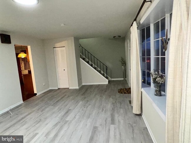 Building Photo - 4741 River Rd