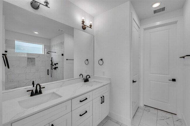 Building Photo - 4320 Avron Dr
